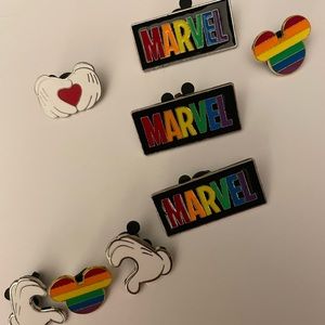 Disney pins lot